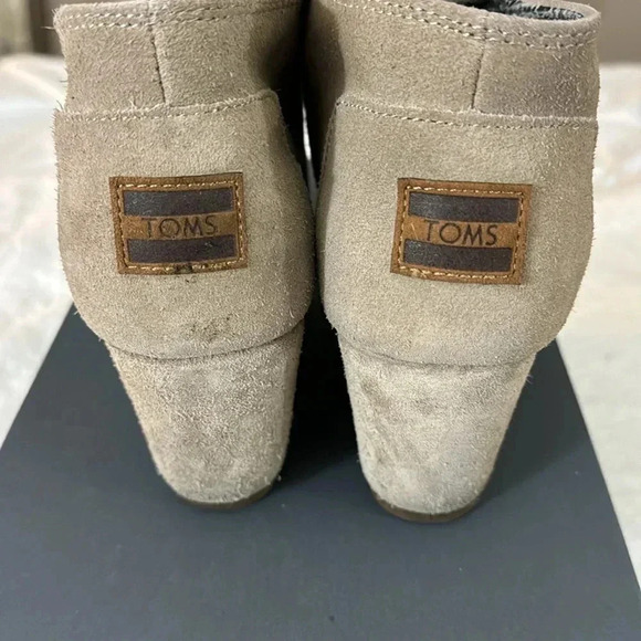 TOMS Desert Wedge Taupe 7.5 Wedge Boots Neutral Fall Shoes Back to School EUC - Picture 2 of 15